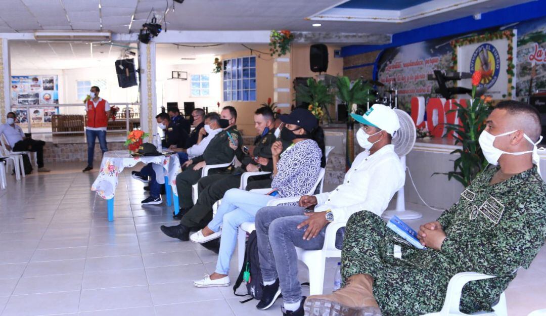 Reunión de las autoridades con las comunidades de la zona Insular