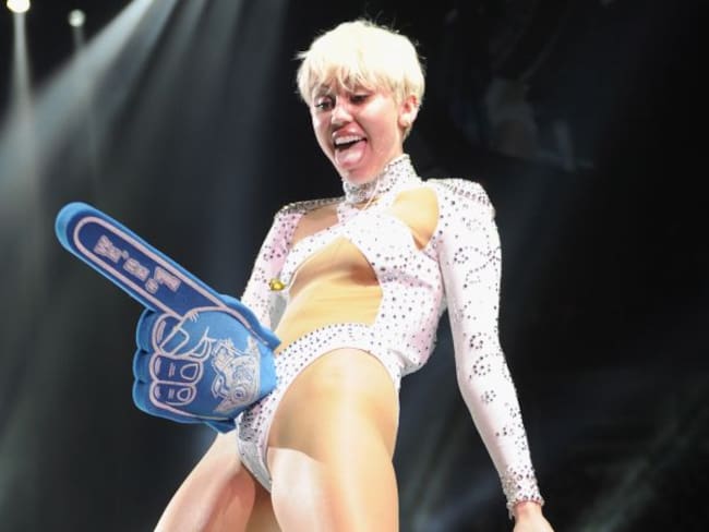 [Fotos] Miley Cyrus, 25 años de vestidos extravagantes