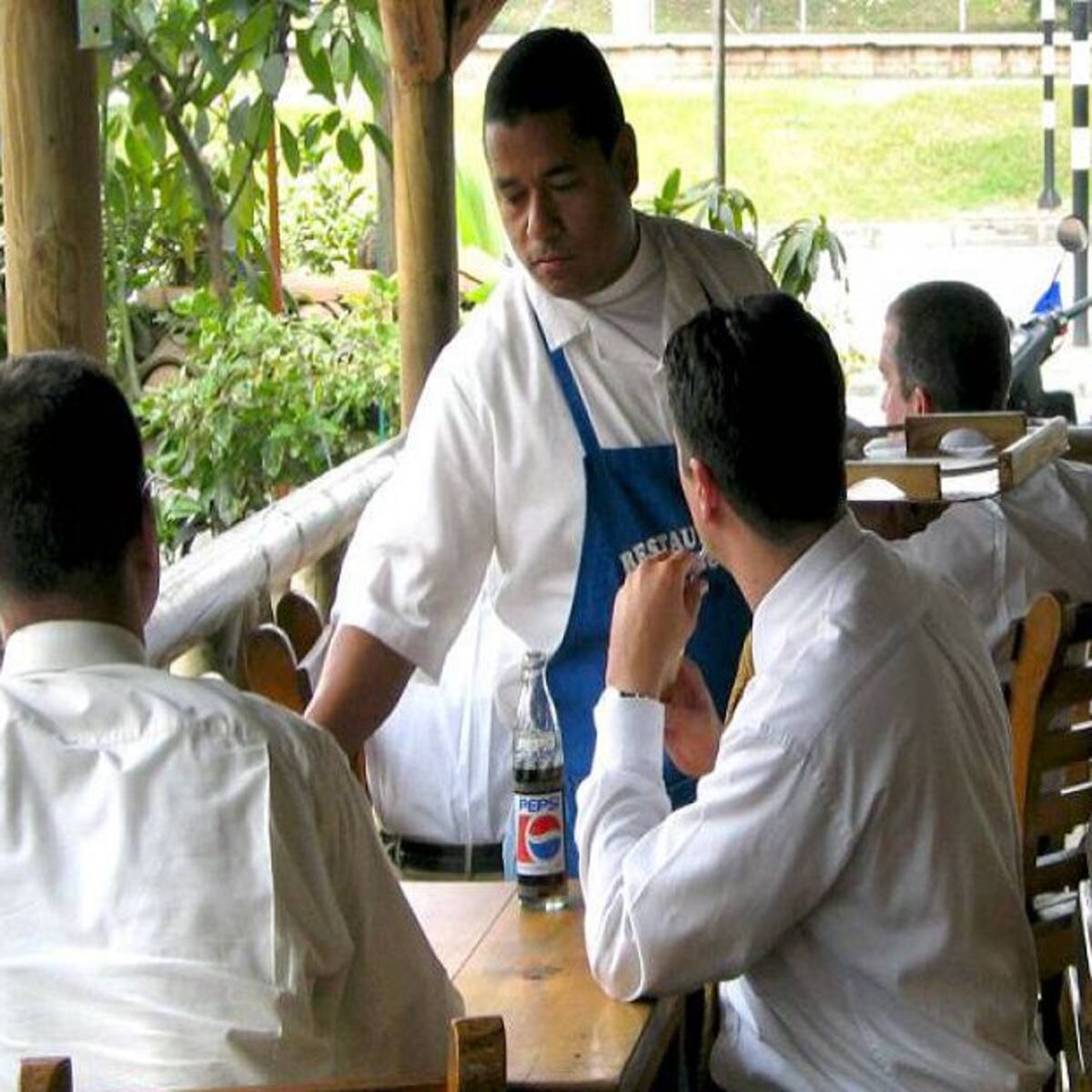 Restaurantes celebran la suspensión temporal del impuesto al consumo