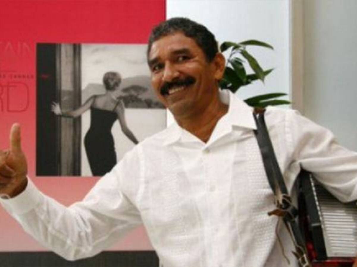 El compositor vallenato Marciano Martínez resulta ileso en accidente de tránsito