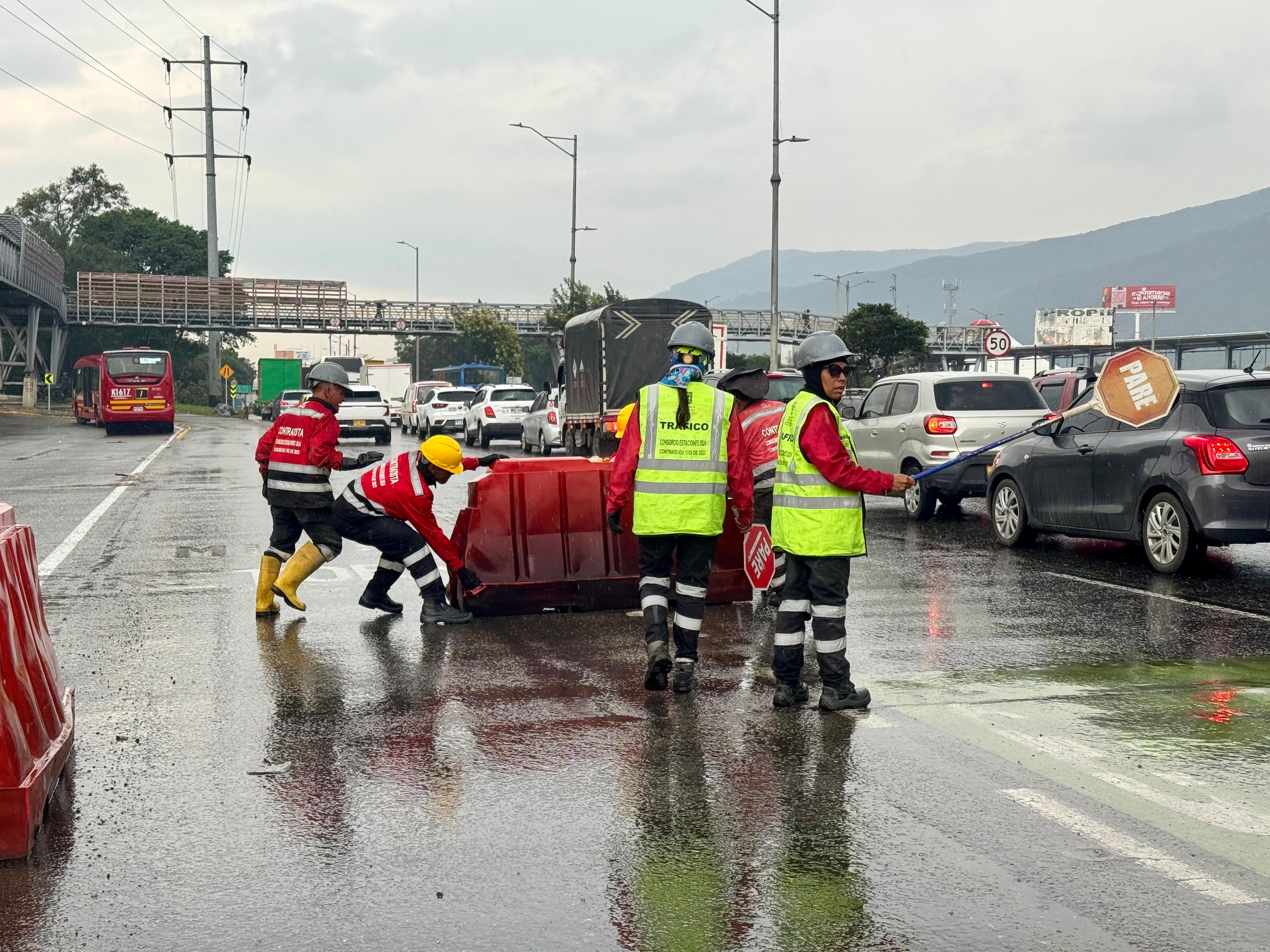 Maletines de construcción retirados de la Autopista Norte
