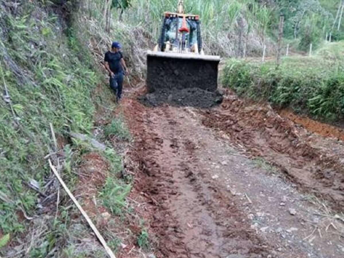 Avanzan inversiones en infraestructura vial para Caldas