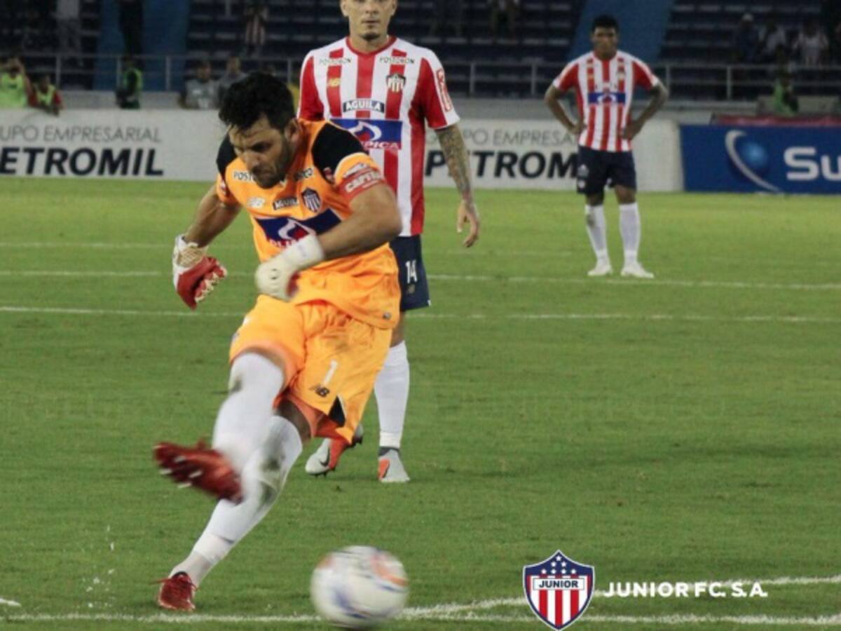 Viera se convirtió en el arquero con más goles de tiro libre en el FPC