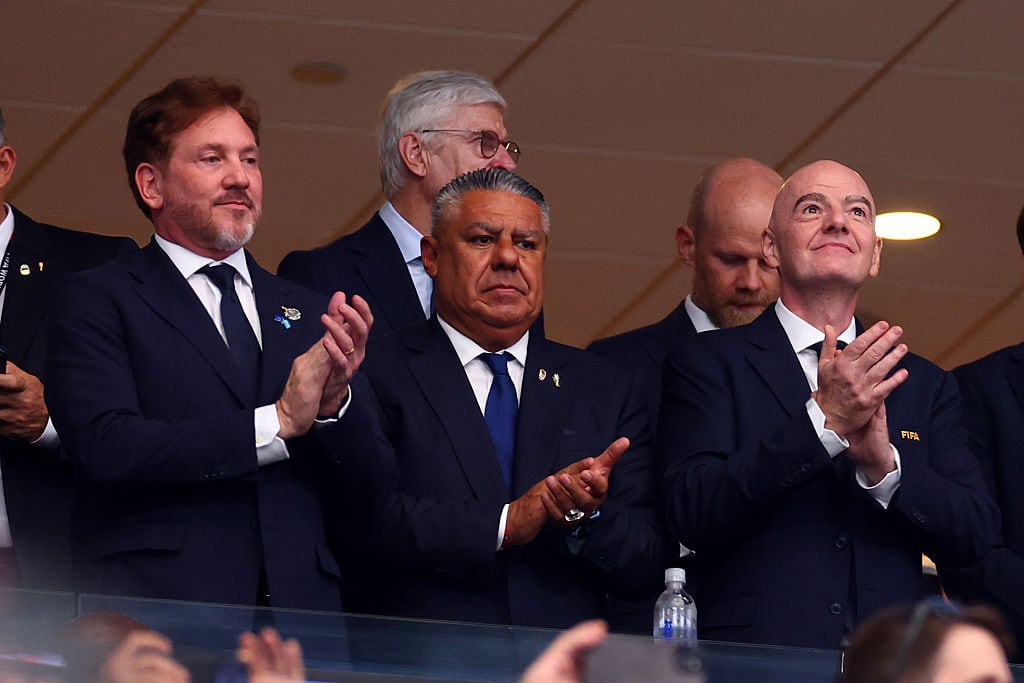 Alejandro Domínguez, presidente de la Conmebol; Claudio Tapia, presidente de la AFA y Gianni Infantino, presidente de la FIFA / Getty Images