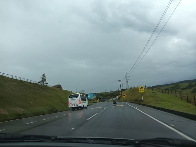 Autopistas del café entre Armenia y Pereira en la foto el retorno y ingreso a Filandia. Foto: Adrián Trejos