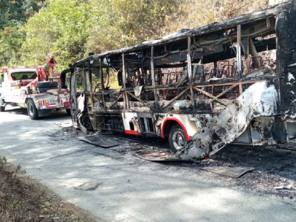 Incineran un bus de Coonorte en Ituango, Antioquia
