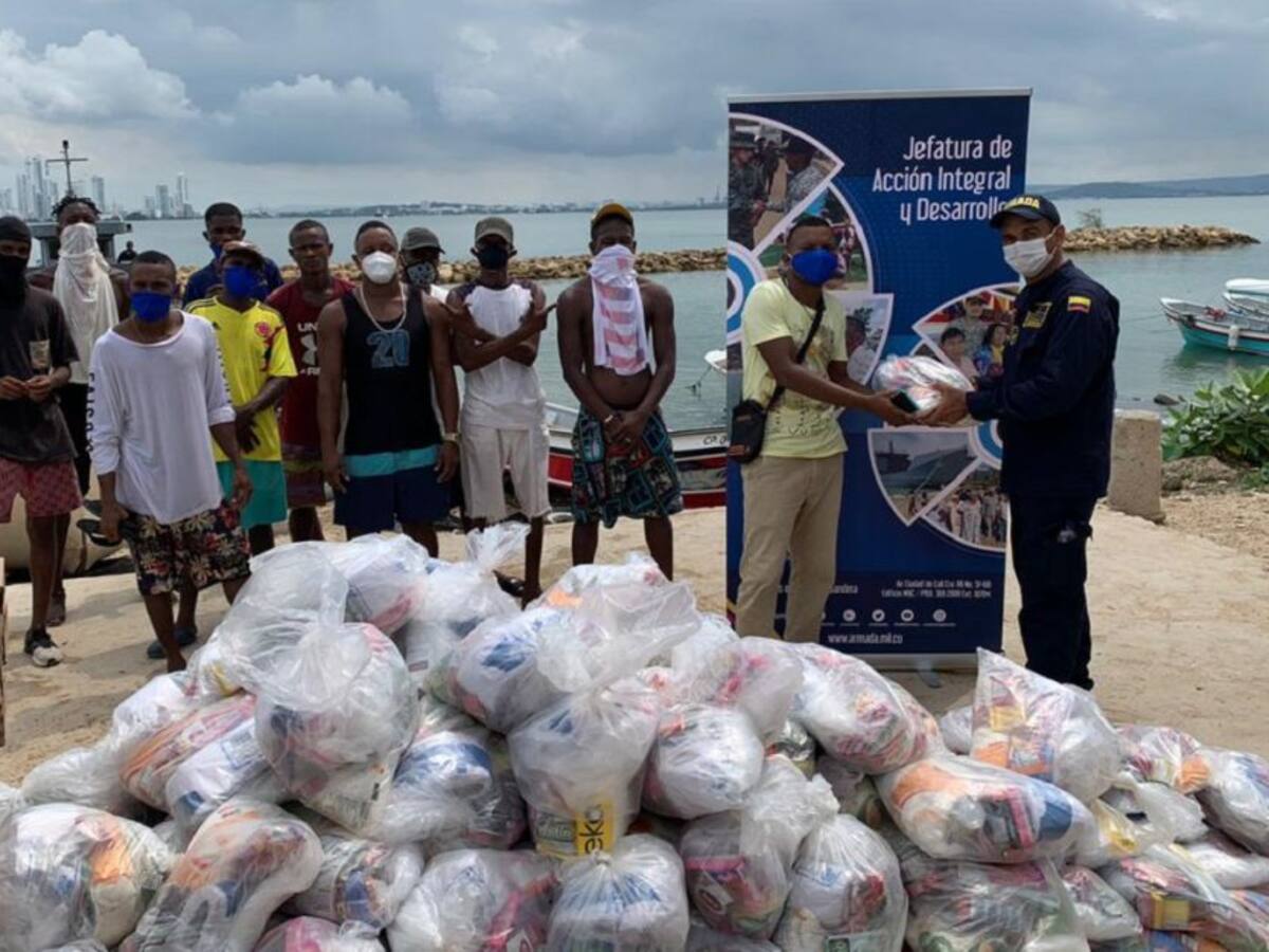 Armada Nacional entrega ayudas humanitarias en la zona insular de Cartagena