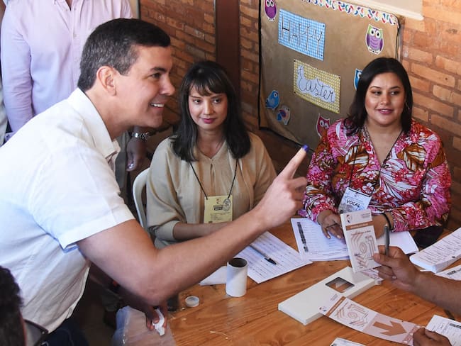 Paraguayan presidential candidate for the Colorado party, Santiago Peña, shows his inked finger after casting his vote at the Santa Ana school in Asuncion, on April 30, 2023, during presidential elections. - Paraguayans go to the polls to choose between right-wing economist Santiago Peña and center-left lawyer Efrain Alegre, both social conservatives, who face off in Paraguay&#039;s most closely-run presidential election in many years. (Photo by DANIEL DUARTE / AFP) (Photo by DANIEL DUARTE/AFP via Getty Images)