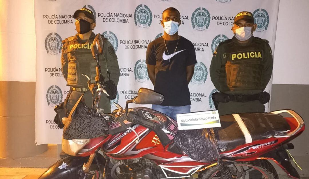 Según la Policía, este sujeto habría hurtado una motocicleta en la ciudad de Cartagena