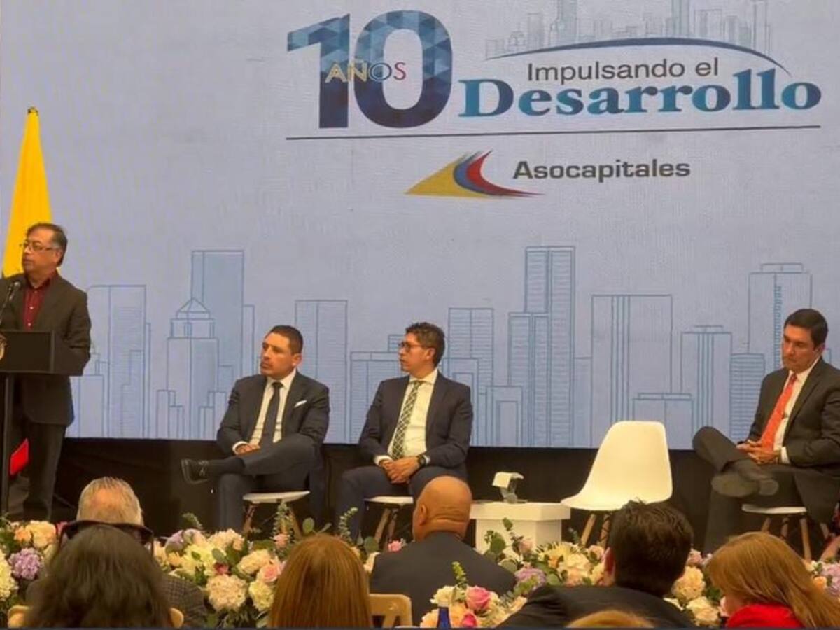 Petro propuso cambios en el Ingreso Solidario y el PAE para disminuir la pobreza