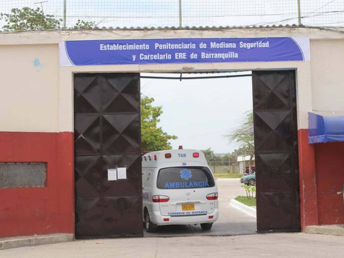 Indagan caso de recluso que salió a cita médica y regresó el día siguiente