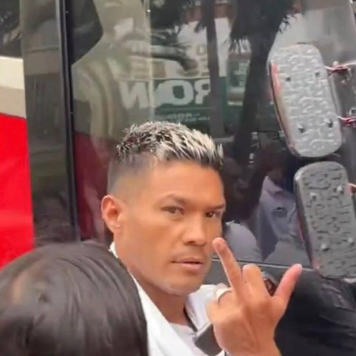 Periodista denunció insultos y un gesto obsceno de Teo Gutiérrez