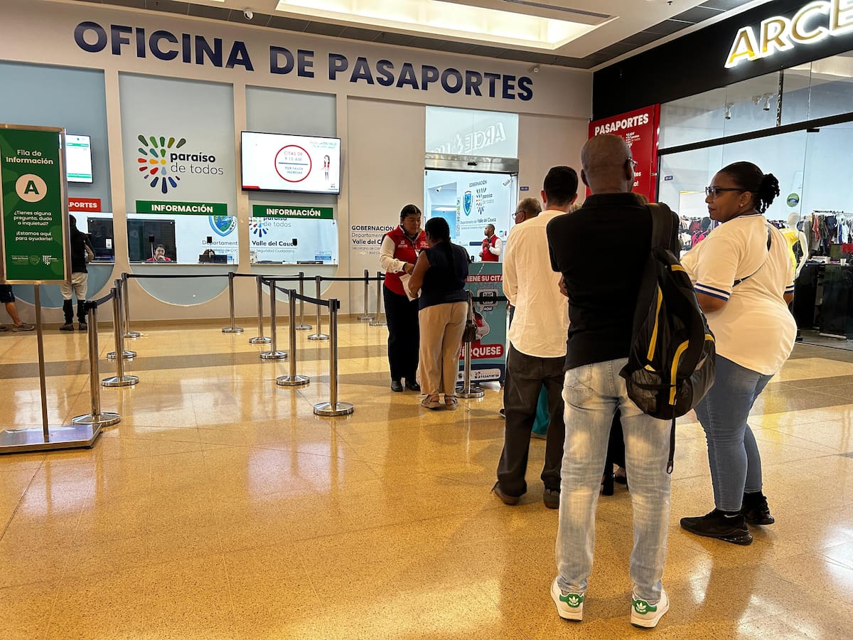 Oficina de Pasaportes del Valle retoma atención tras caída del sistema SITAC
