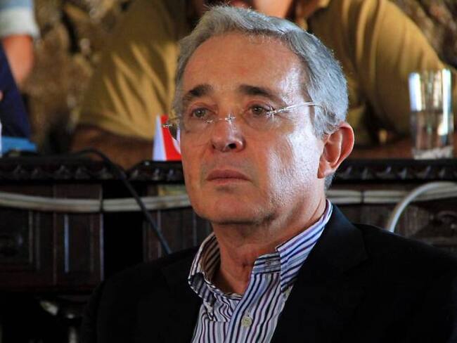 Uribe pide al gobierno que no le reclame a EEUU por cultivos ilícitos