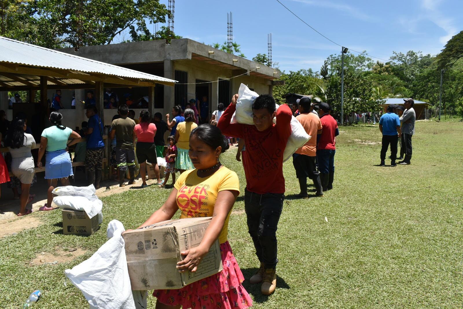 Entrega de ayuda humanitaria en el resguardo indígena Tagual Lapó de Segovia, Antioquia. Foto: Unidad de Víctimas.