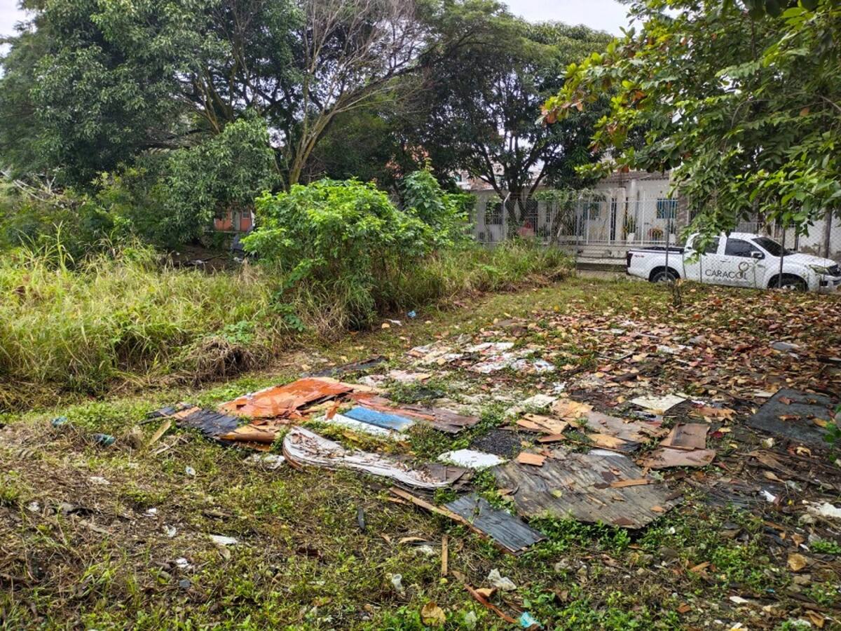 Vecinos de Ciudadela 2000 en Cartagena piden al Distrito intervenir “lote de Corvivienda”