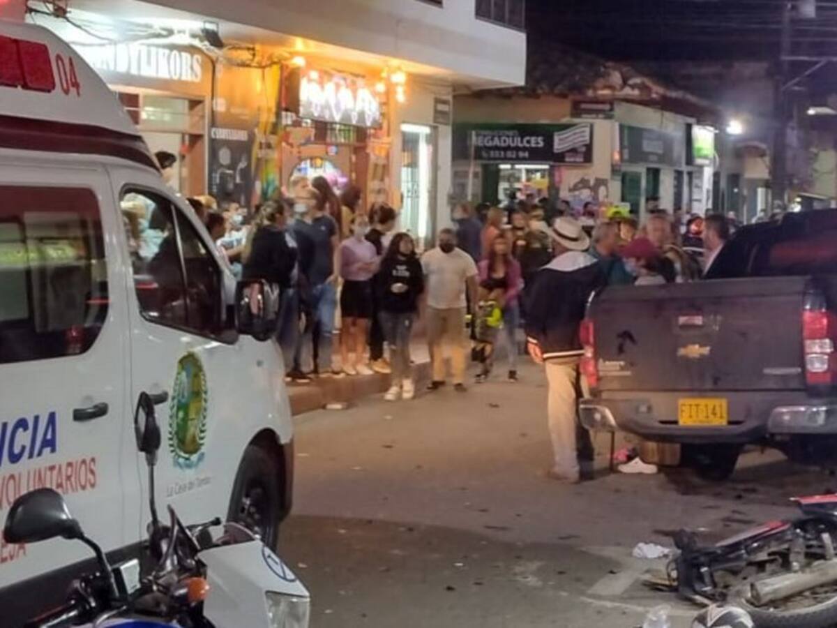 Choque múltiple deja 8 personas heridas en la Ceja