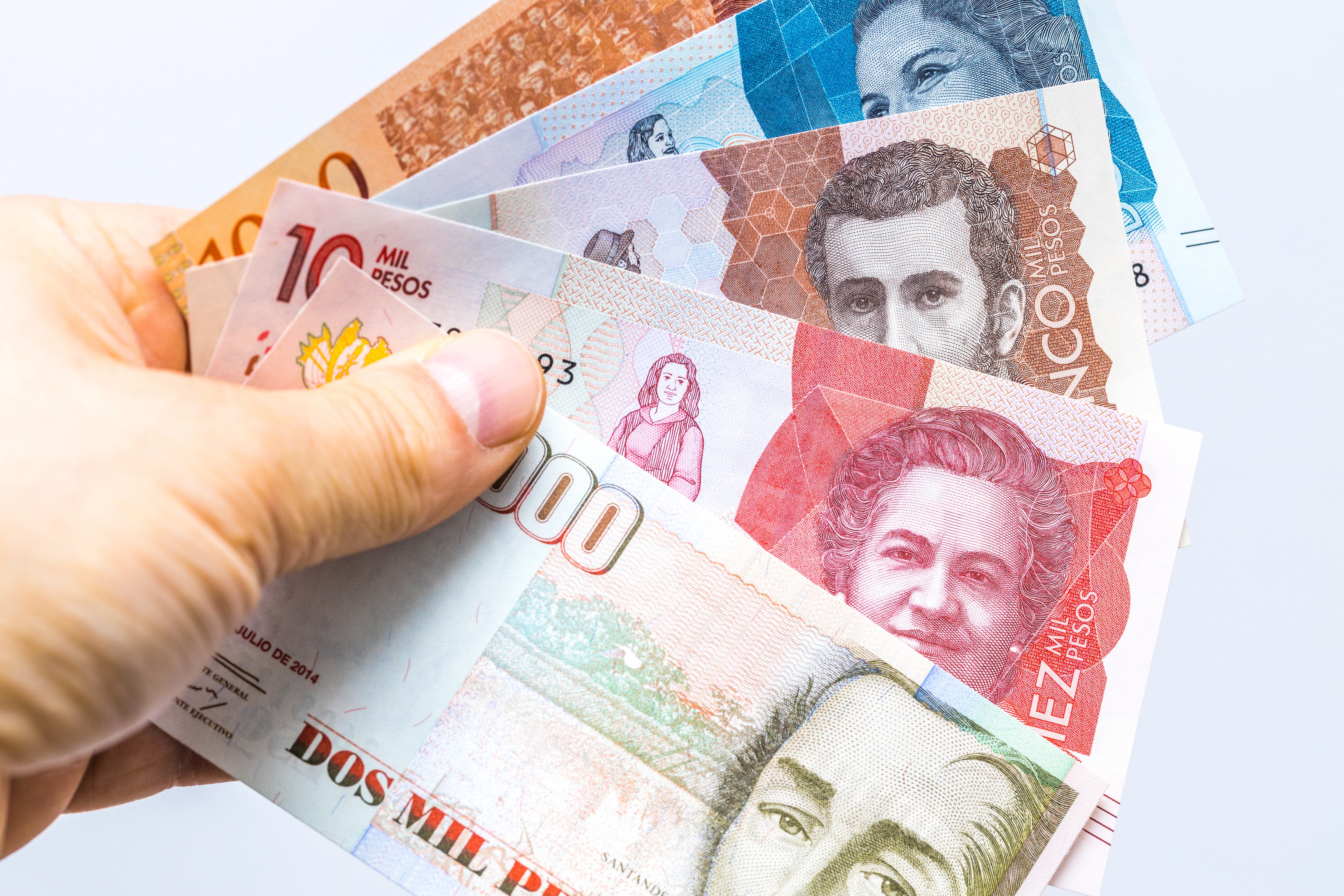 Dinero colombiano. Foto: Getty Images.