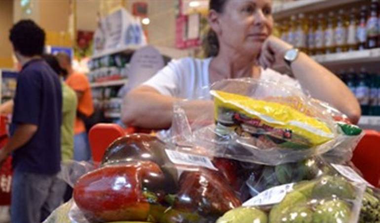 Las amas de casa advirtieron que les va a tocar comprar el día a día porque los mercados mensuales están carísimos.