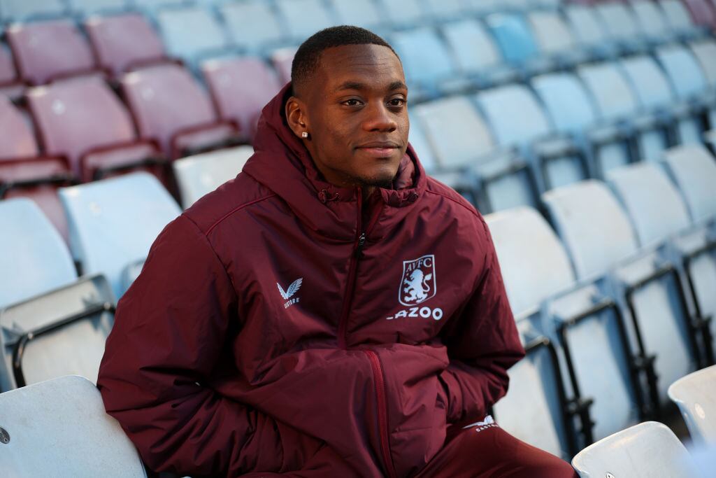 Jhon Jader Durán en su día de presentación en el Aston Villa (Photo by Neville Williams/Aston Villa FC via Getty Images)