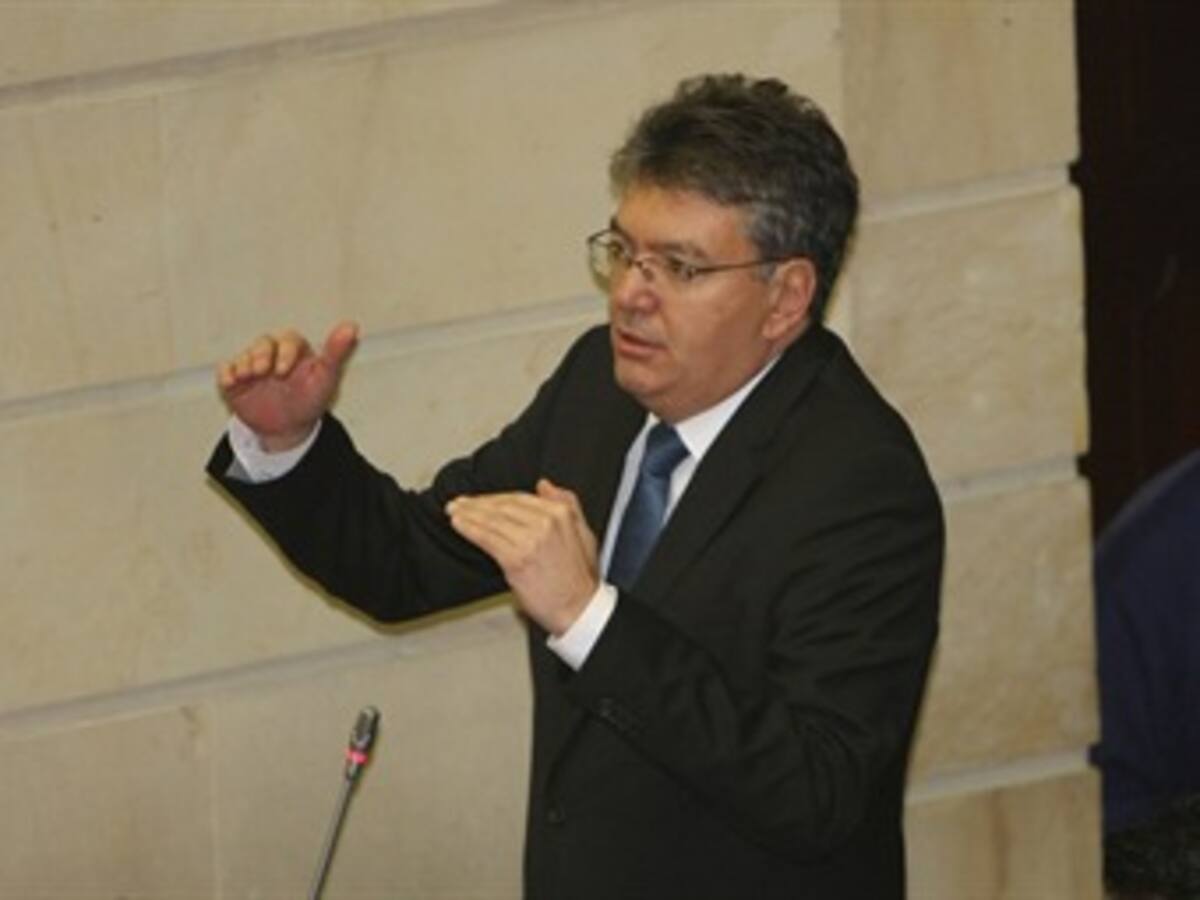 Eventual reforma tributaria dependerá de costos de la paz: Minhacienda