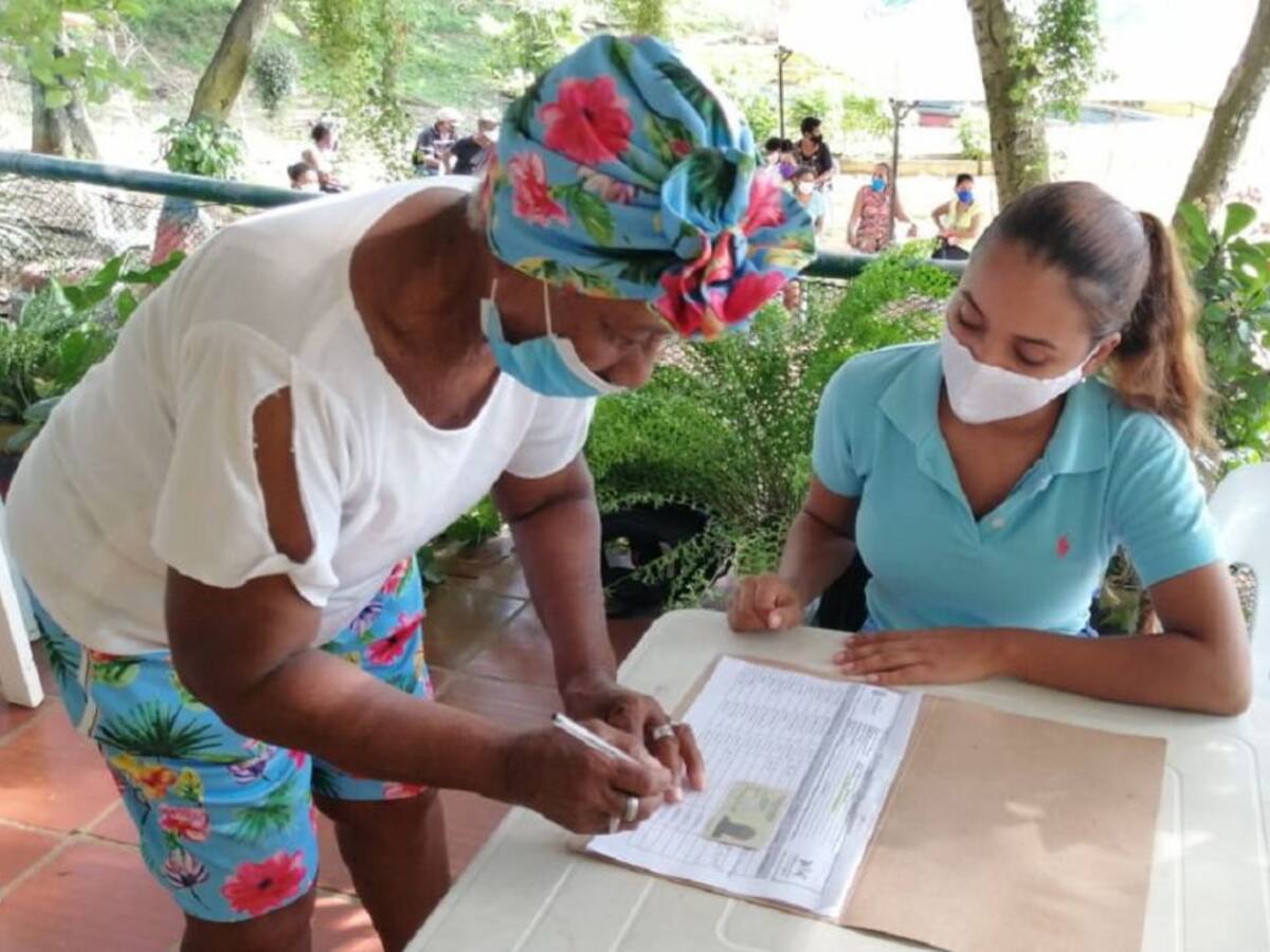 Inicia segunda entrega de kits alimentarios a adultos mayores en Cartagena