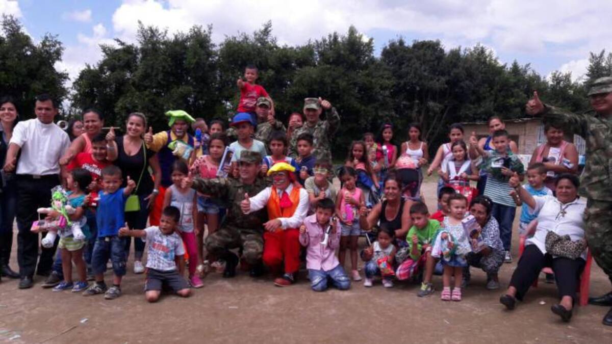 120 Niños de Armenia celebran la navidad gracias a la Octava Brigada del ejército