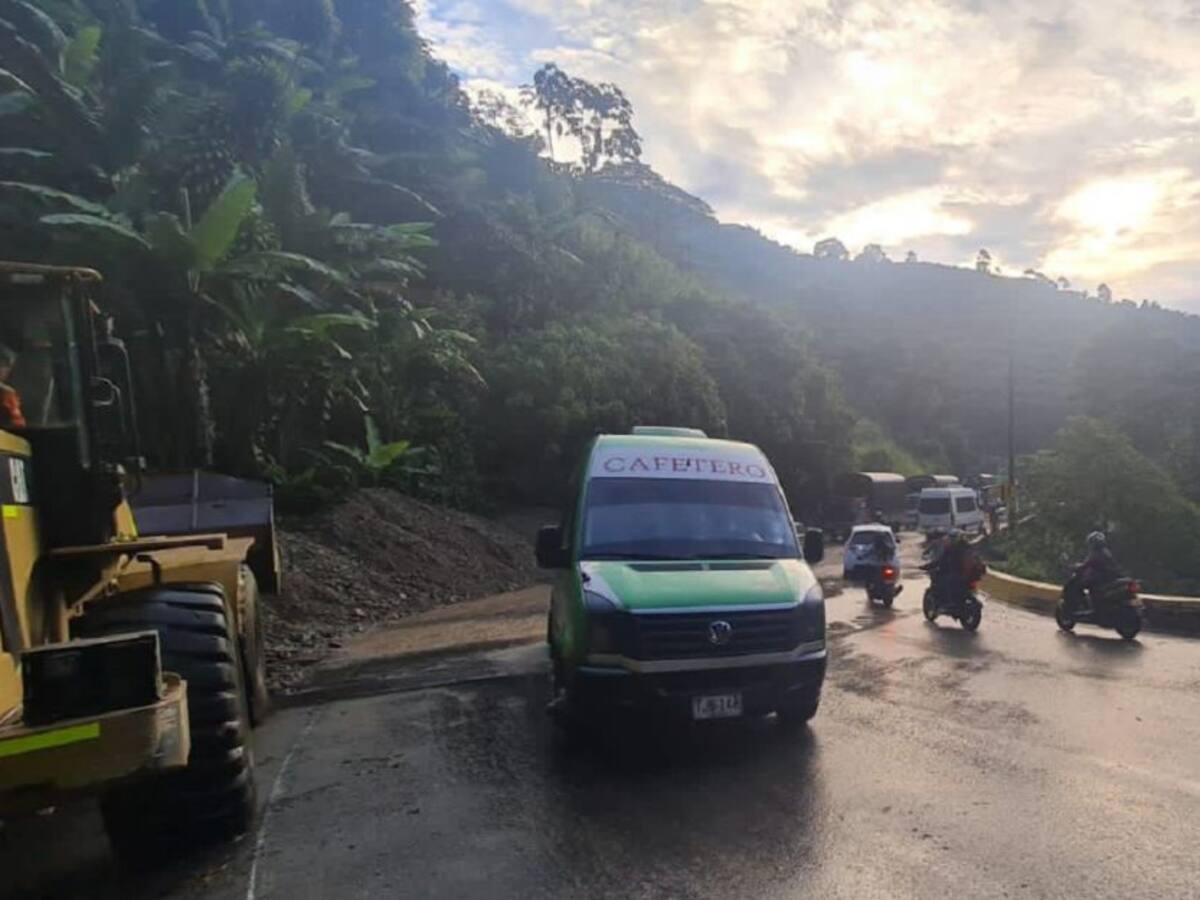 El invierno sigue afectando la movilidad en la vía a la Línea en el Tolima