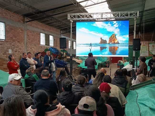 La socialización de la nueva Plaza de Mercado del Norte estuvo liderada por el secretario de Fomento Económico y Servicios Públicos de la Alcaldía de Tunja, Juan Carlos Pérez / Foto: Caracol Radio.