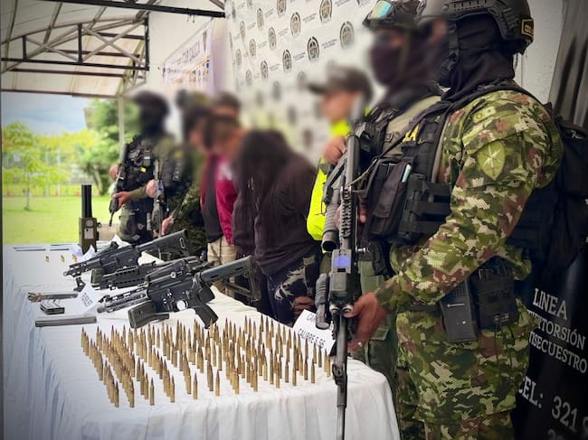 Los capturados y los elementos incautados quedaron a disposición de la autoridad competente. Crédito:; Ejército Nacional.