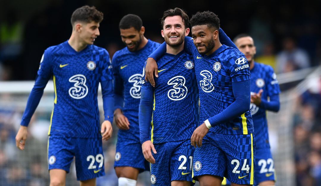 Los jugadores del Chelsea festejan una de las siete anotaciones en casa.