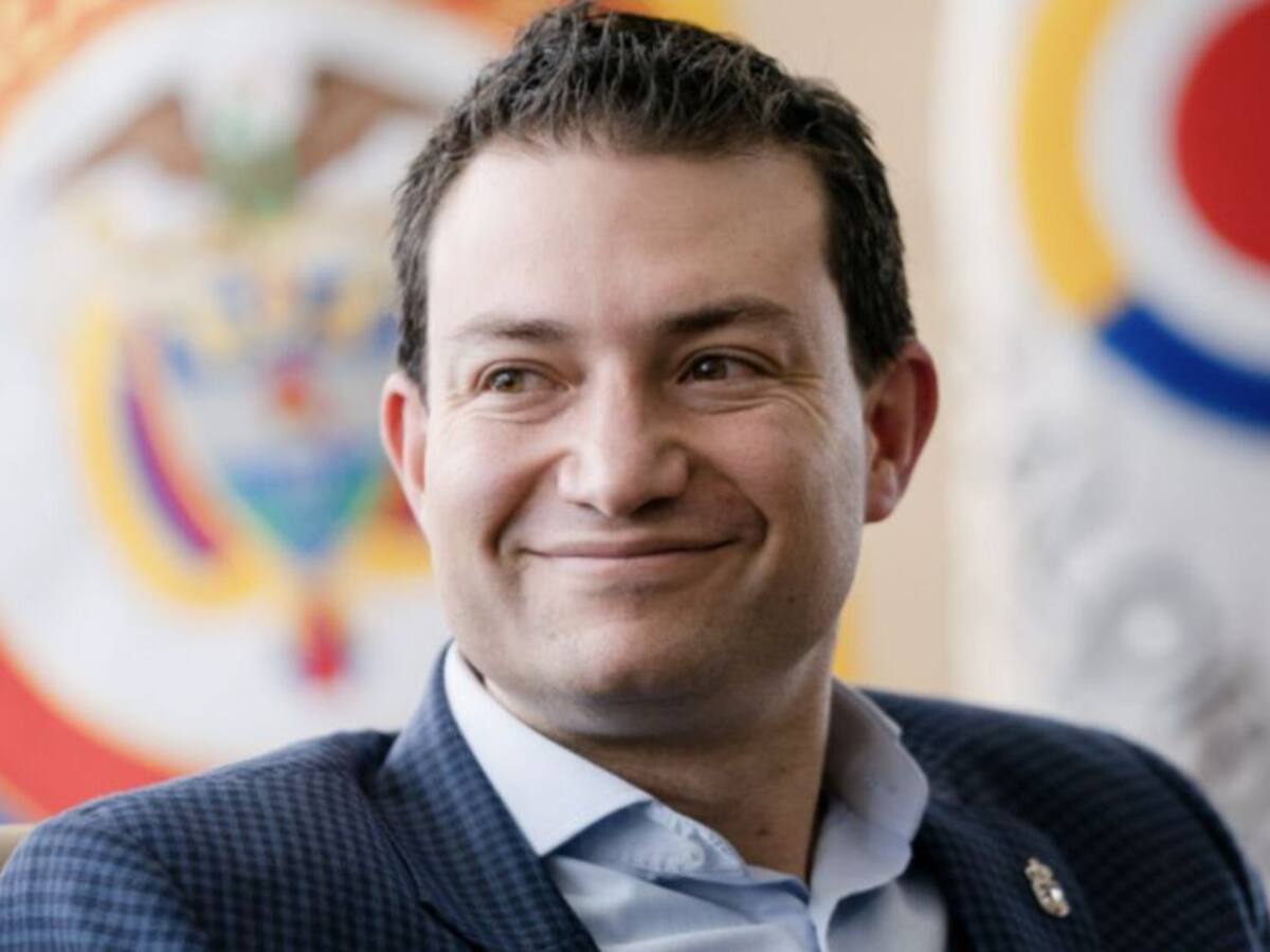 Denuncian inconsistencias en compra de una mansión por parte del contralor Córdoba