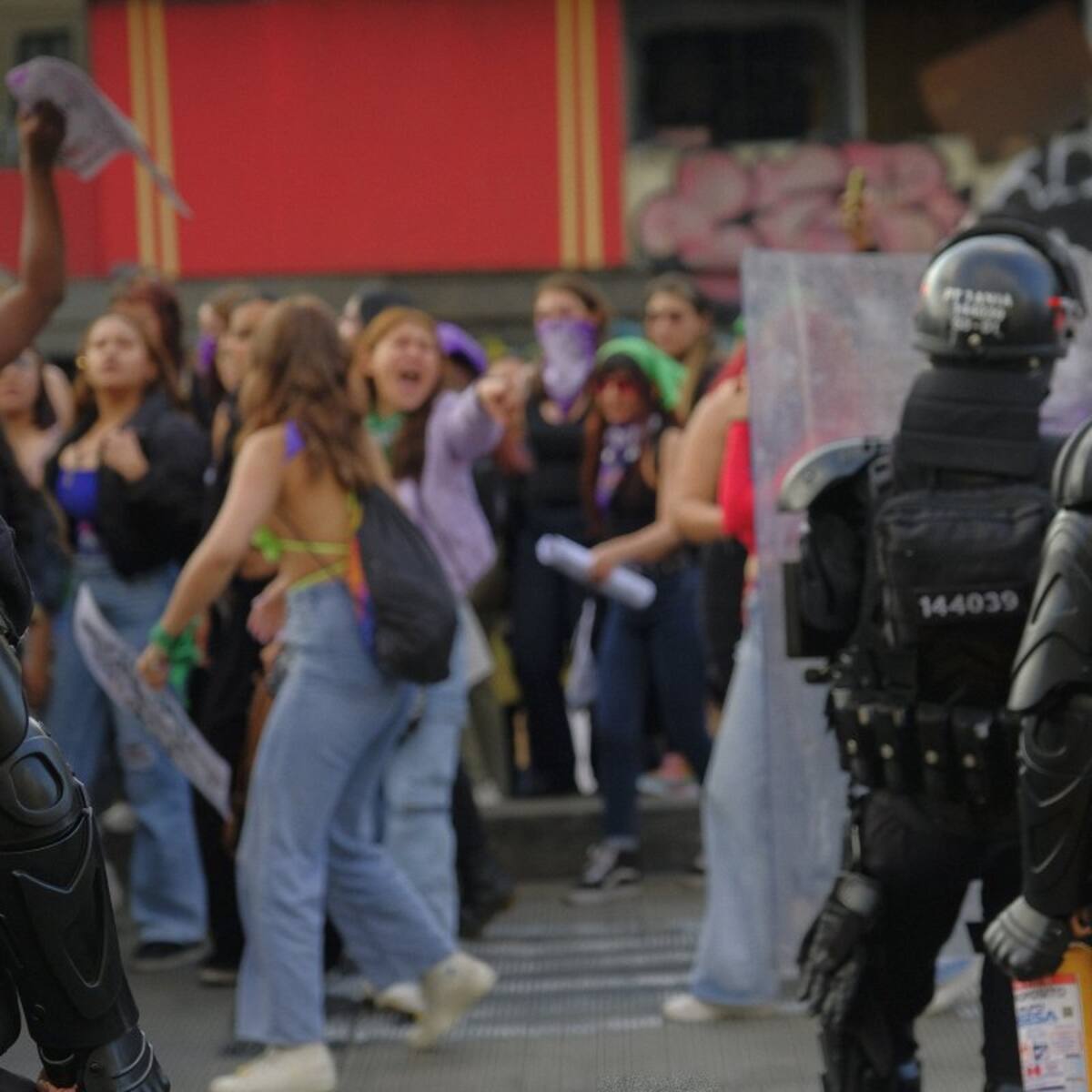 Petro denunció que UNDMO, antes ESMAD, atacó con gases las marchas del #8M en Bogotá