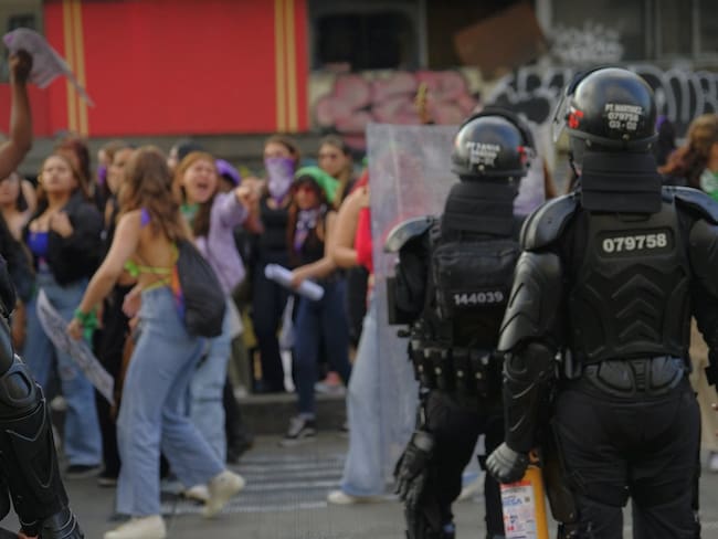Petro denunció que UNDMO, antes ESMAD, atacó con gases las marchas del #8M en Bogotá