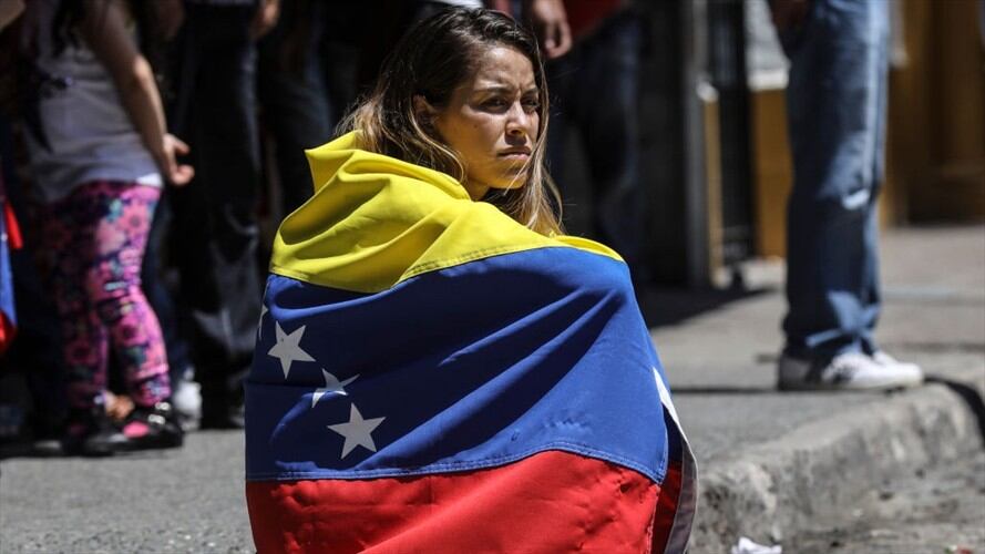 Les estarían cobrando hasta 3.000 pesos a ciudadanos venezolanos para que puedan dormir en sus terrazas. Foto: Getty Images
