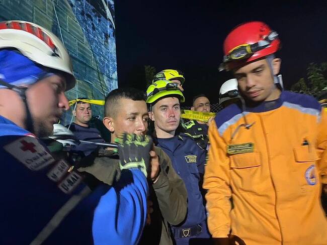Juan Camilo Chaparro, primer rescatado de un cable aéreo suspendido en Villamaría en Caldas