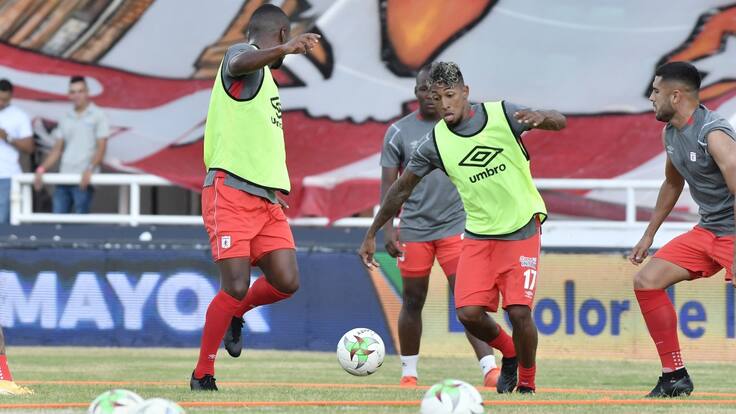 "Estamos negociando con Lucumí, esperar la próxima semana" Mauricio Romero