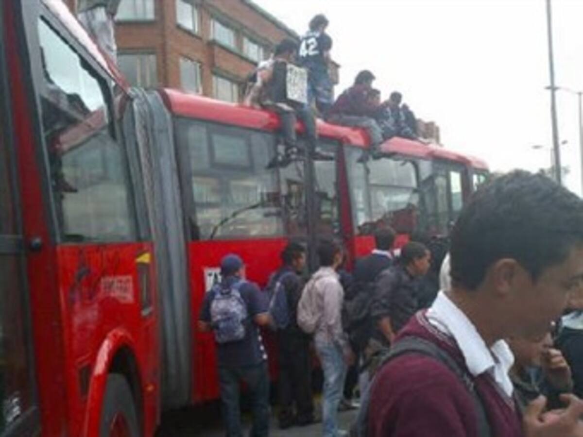 Vicepresidente Garzón dice que hay propósitos oscuros en protestas de Transmilenio