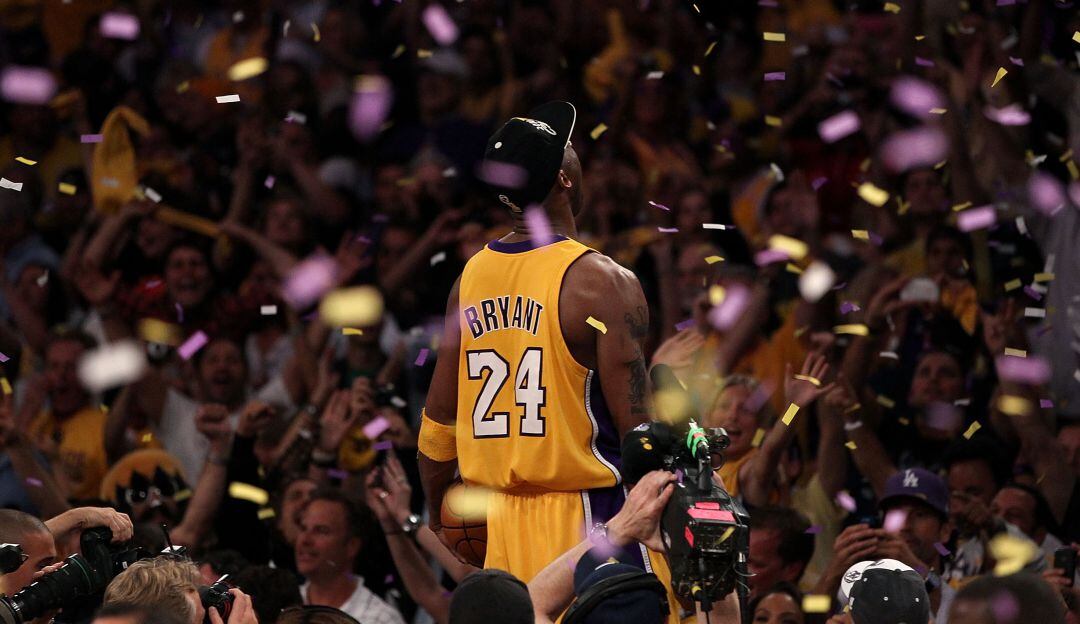 Bryant celebrando tras vencer a los Celtics de Boston en el séptimo partido de las Finales de la NBA 2010.