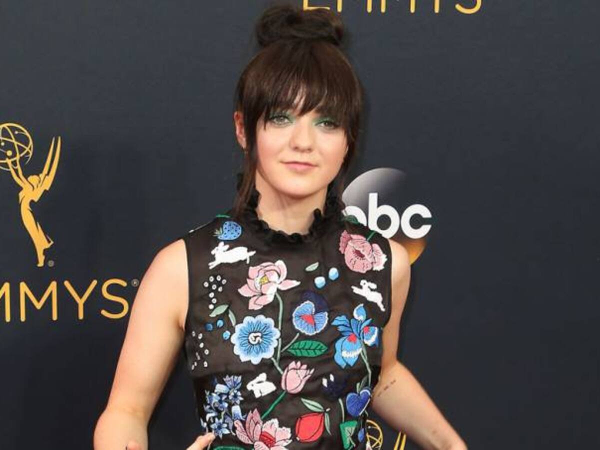 Se filtran fotografías de Maisie Williams semidesnuda