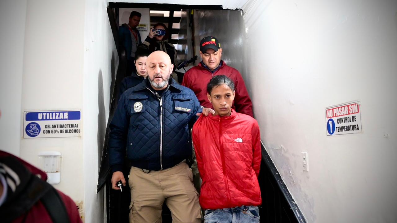 Extranjero condenado por hurto en Bogotá fue capturado: estaba escondido en el barrio Santa Fe