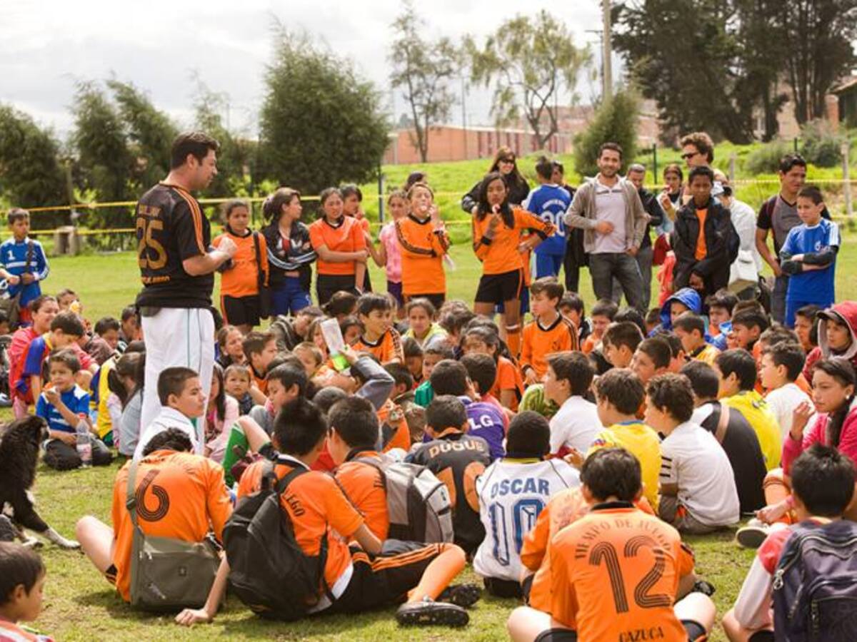 6.000 niños de Altos de Cazucá juegan fútbol por la paz
