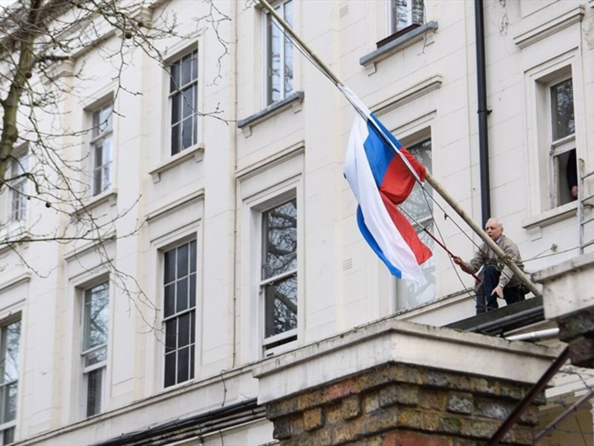 Londres advierte a británicos que viajen a Rusia que podrían ser hostigados