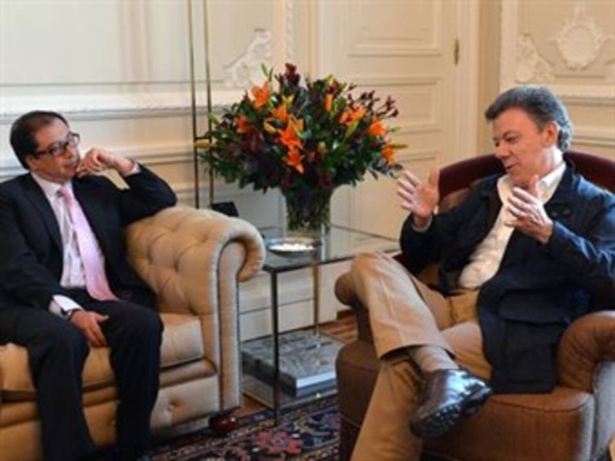 Santos y Petro se reúnen el lunes para buscar salidas a la movilidad en Bogotá