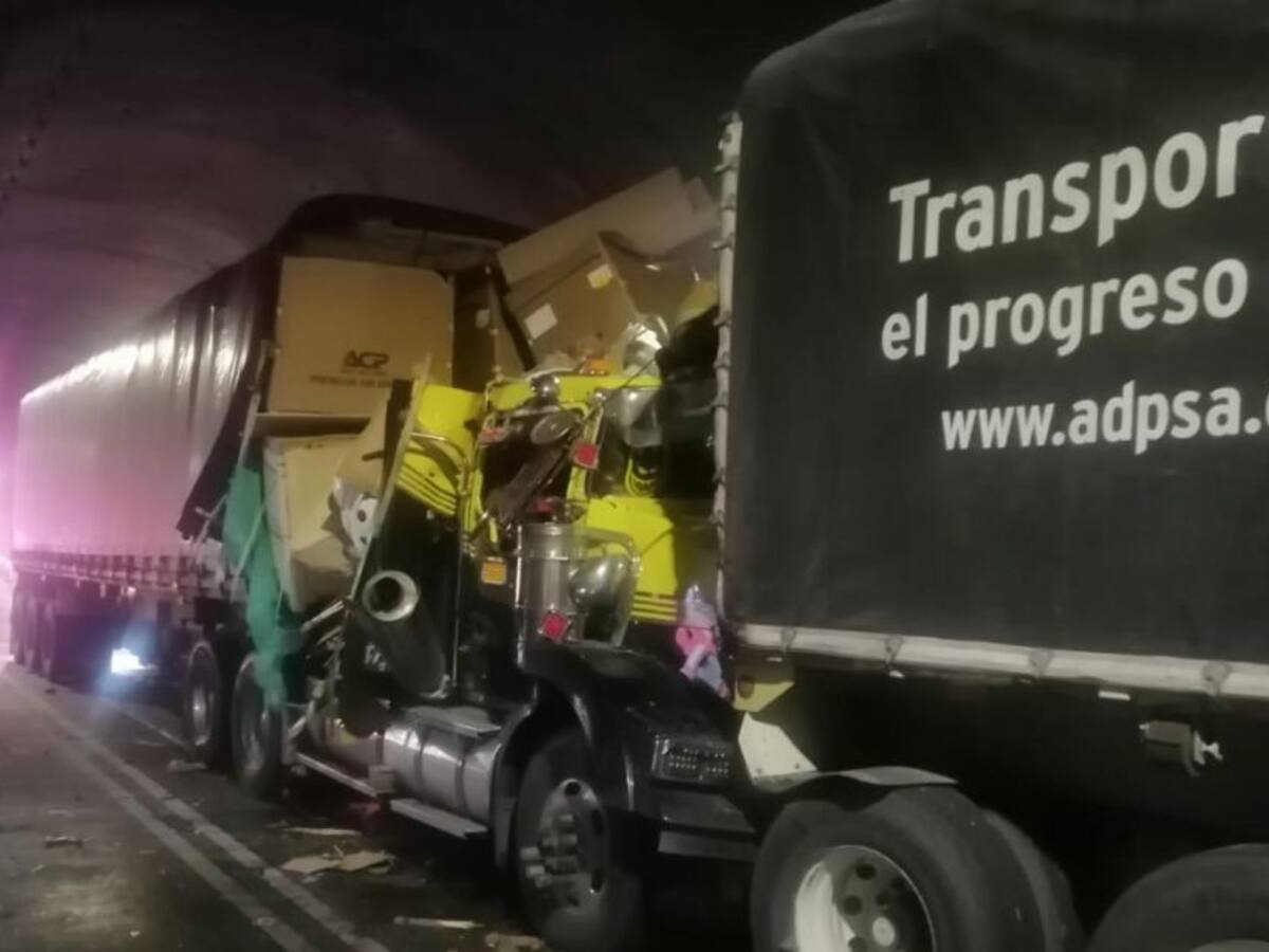 Primer accidente de tránsito dentro del túnel de la línea