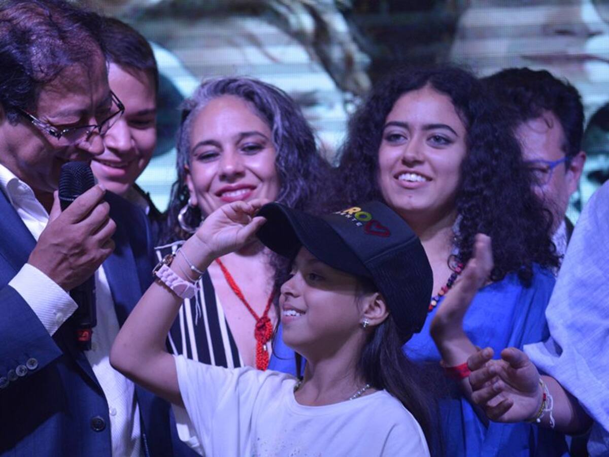 Por petición de su hija, Petro difundió una canción de colombianos en redes