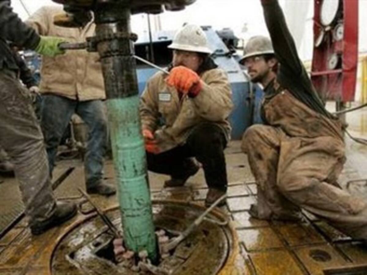 Se desploman ingresos del país por exportaciones de petróleo