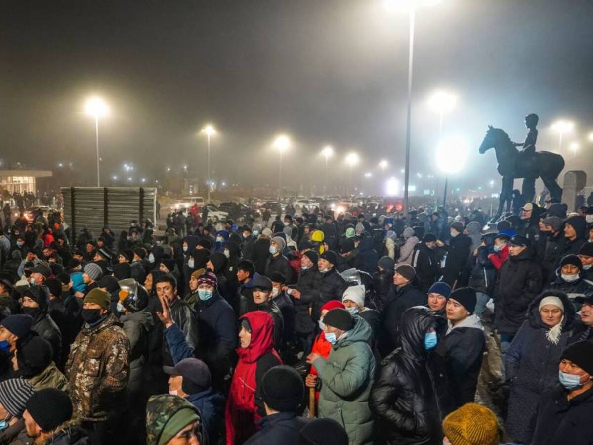 Decretan estado de emergencia en Kazajistán