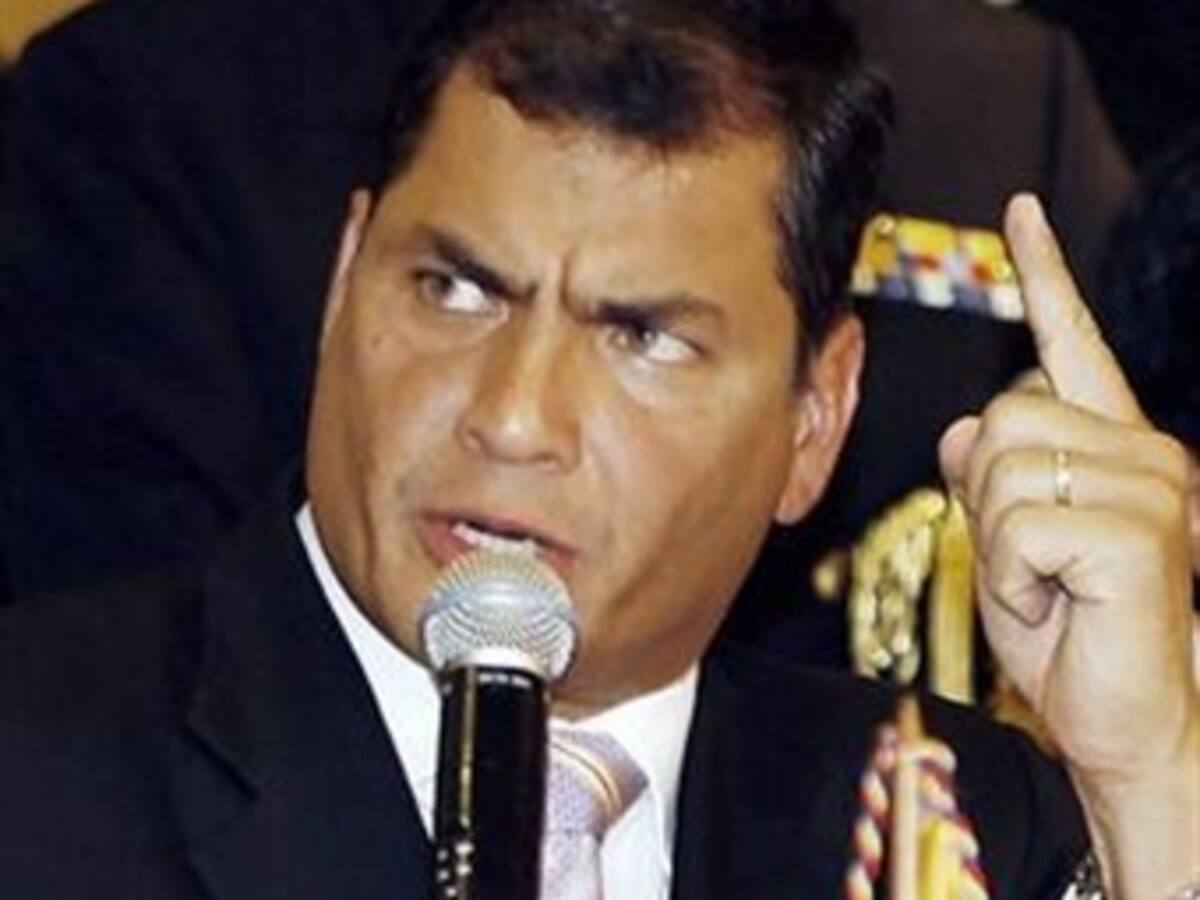 Correa le advierte a Santos: 'no se meta con Ecuador'