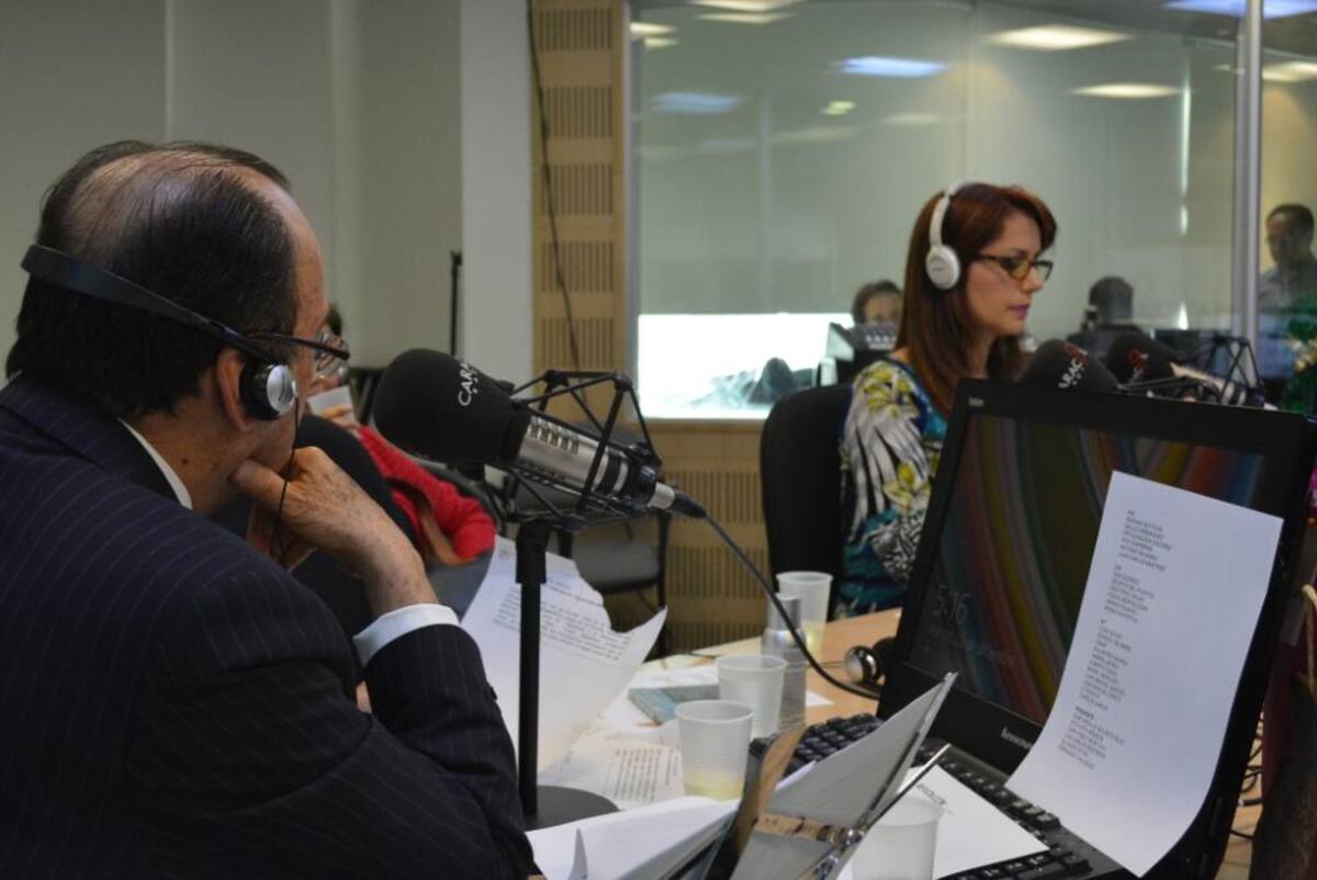 Tras dos décadas de estar inundando de humor a los colombianos, el admirado periodista se retira de La Luciérnaga, vea como desarrolla su último programa.